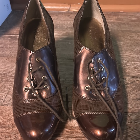 Anne Klein Oxford style heels 9.5 Brown. - Picture 3 of 7